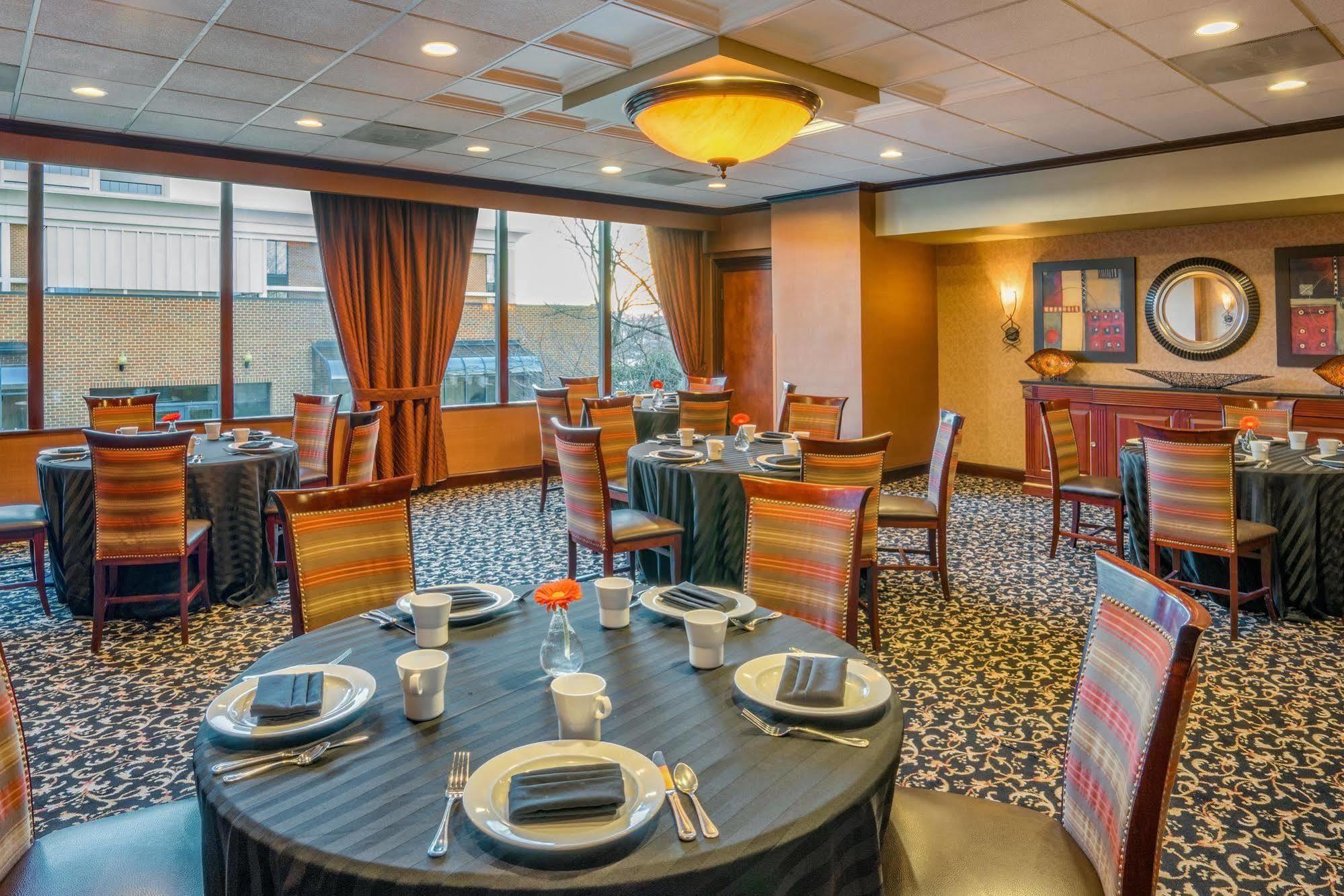 Doubletree By Hilton Mclean Tysons Hotel Tysons Corner Exterior photo